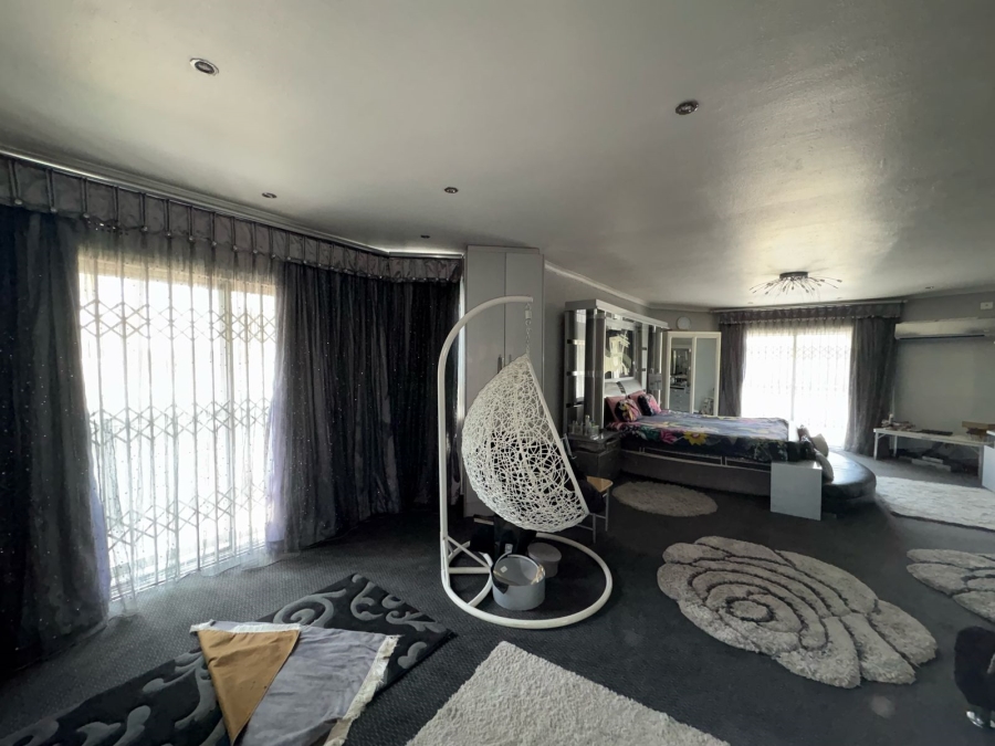 5 Bedroom Property for Sale in Zinniaville North West
